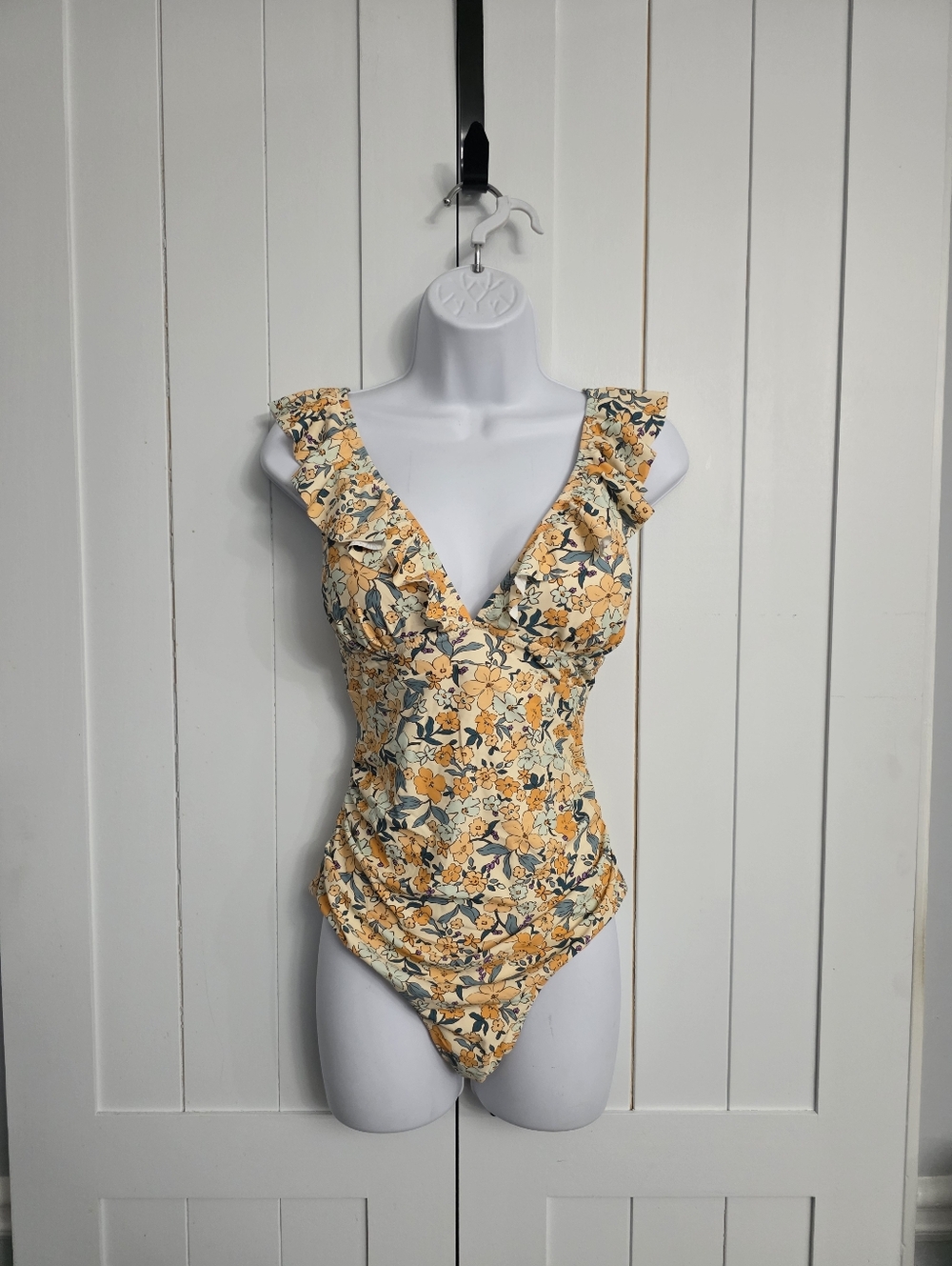 Cupshe Ditsy Floral Flutter Sleeve One-Piece. NEW!